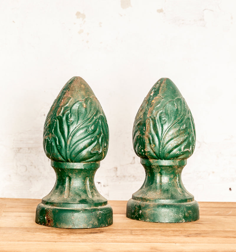 Pareja de piñas de hierro verdes
